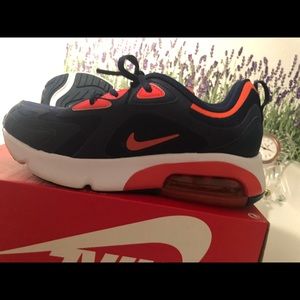 New,in box Nike youth Air200